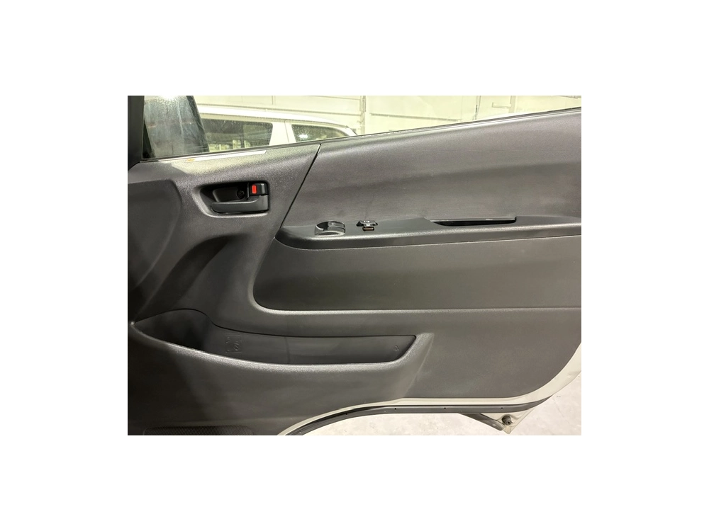 2021 Toyota Hiace Facelift Model / 4X4 / 6 SEATER
