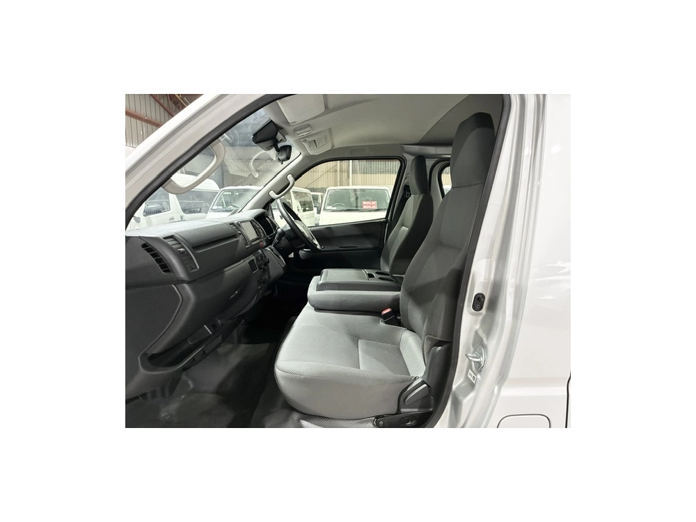 2021 Toyota Hiace Facelift Model / 4X4 / 6 SEATER