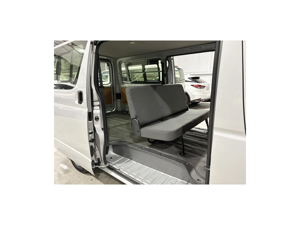 2021 Toyota Hiace Facelift Model / 4X4 / 6 SEATER