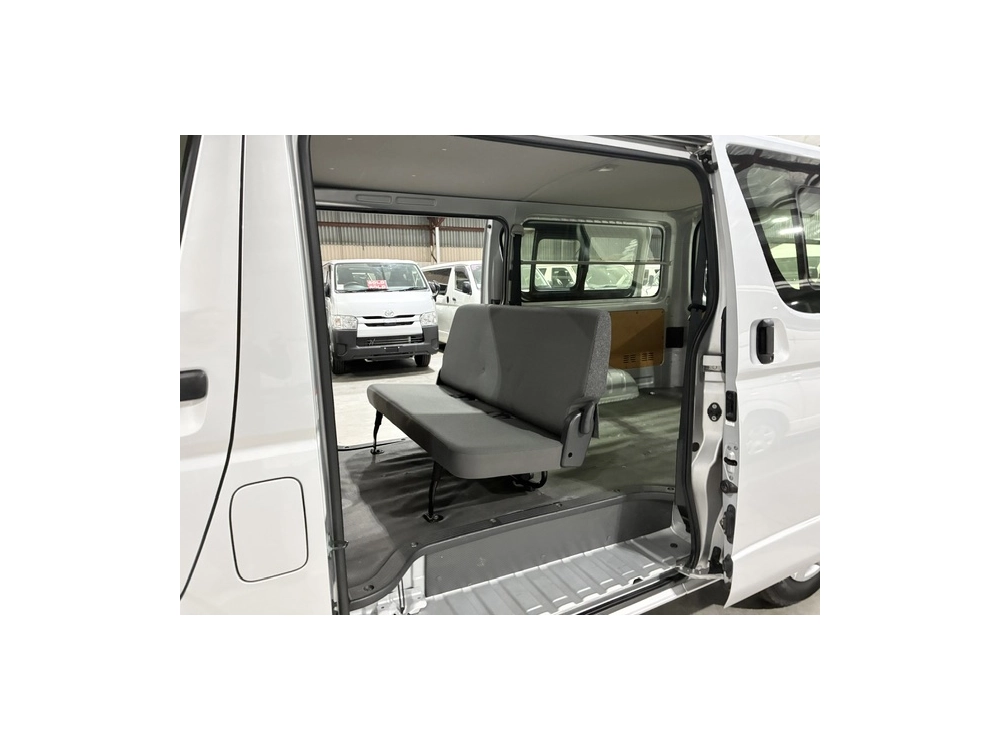 2021 Toyota Hiace Facelift Model / 4X4 / 6 SEATER