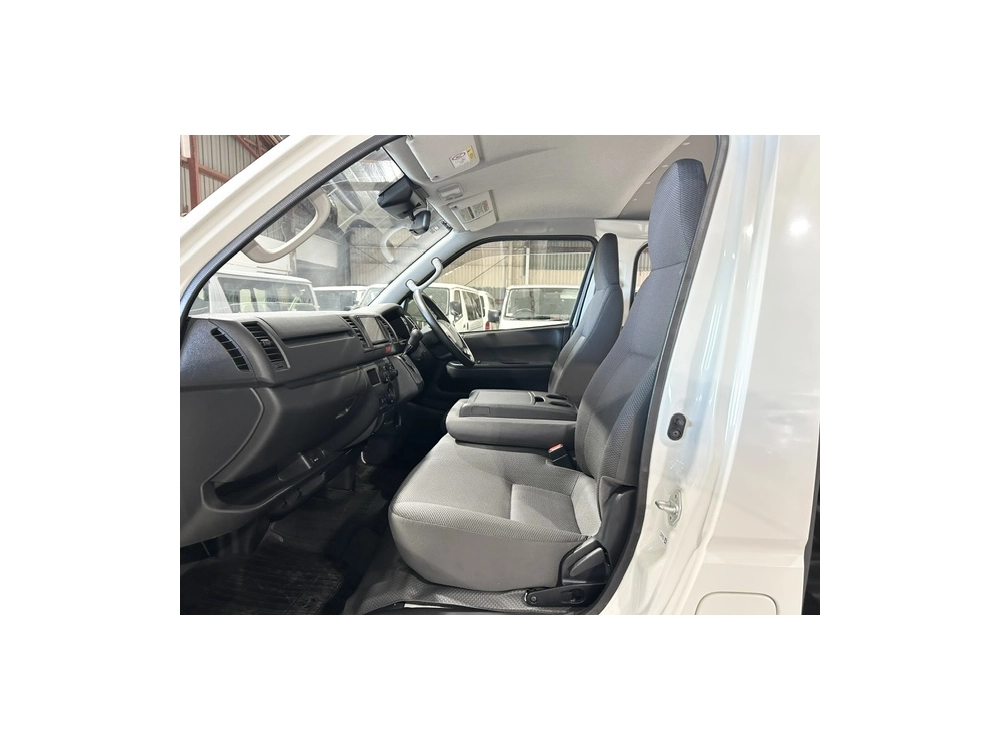 2019 Toyota Hiace Super Low 88kms! =4X4= Dual Airbags _ 6 Seaters