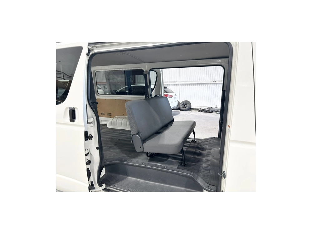 2019 Toyota Hiace Super Low 88kms! =4X4= Dual Airbags _ 6 Seaters