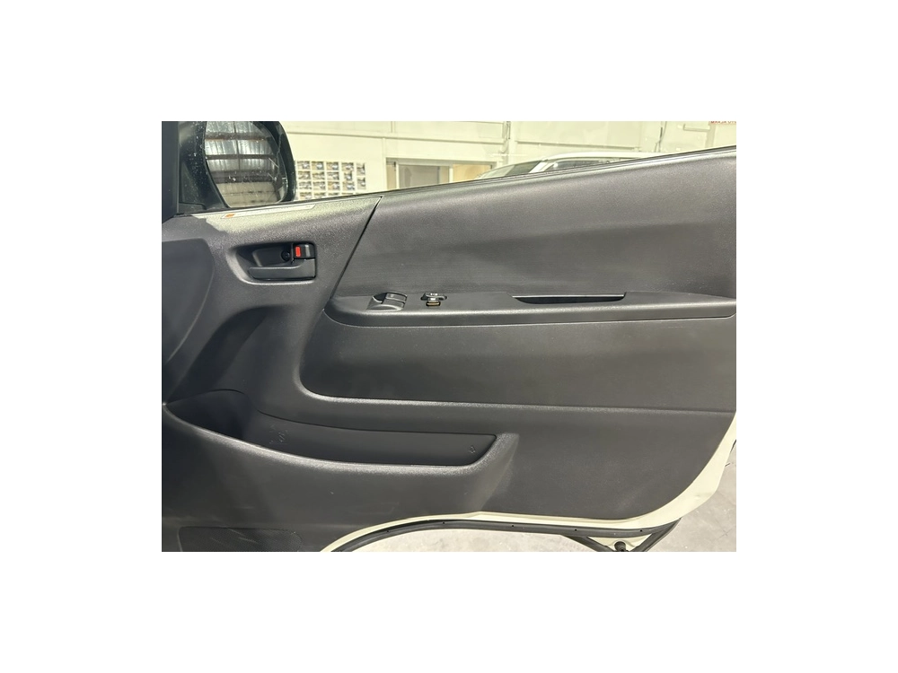 2019 Toyota Hiace Super Low 88kms! =4X4= Dual Airbags _ 6 Seaters