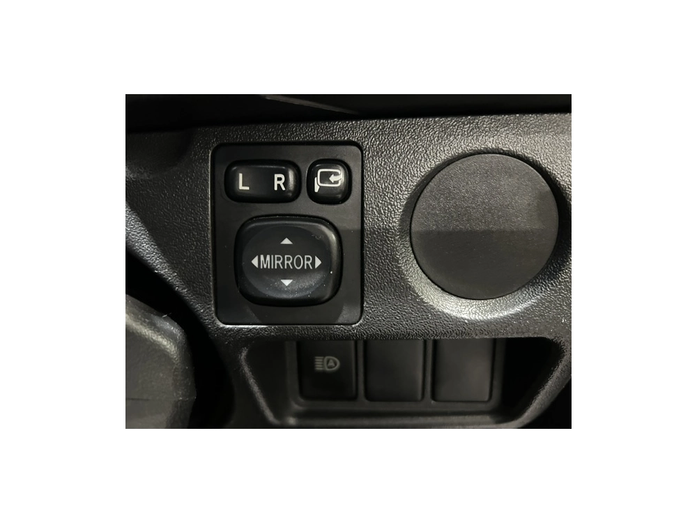 2018 Toyota Hiace = 6 Seaters = ONLY 89kms!! *** $1000 DISCOUNTED for FUEL