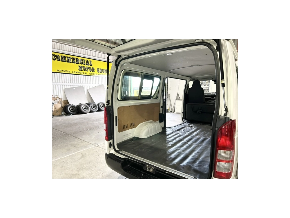 2018 Toyota Hiace = 6 Seaters = ONLY 89kms!! *** $1000 DISCOUNTED for FUEL