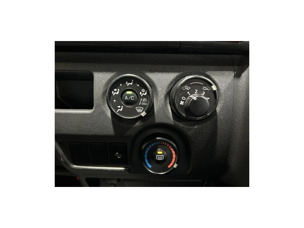 2018 Toyota Hiace = 6 Seaters = ONLY 89kms!! *** $1000 DISCOUNTED for FUEL