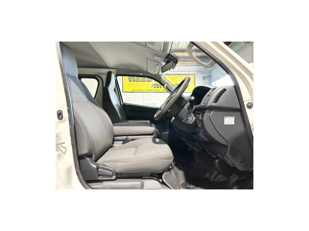 2018 Toyota Hiace = 6 Seaters = ONLY 89kms!! *** $1000 DISCOUNTED for FUEL