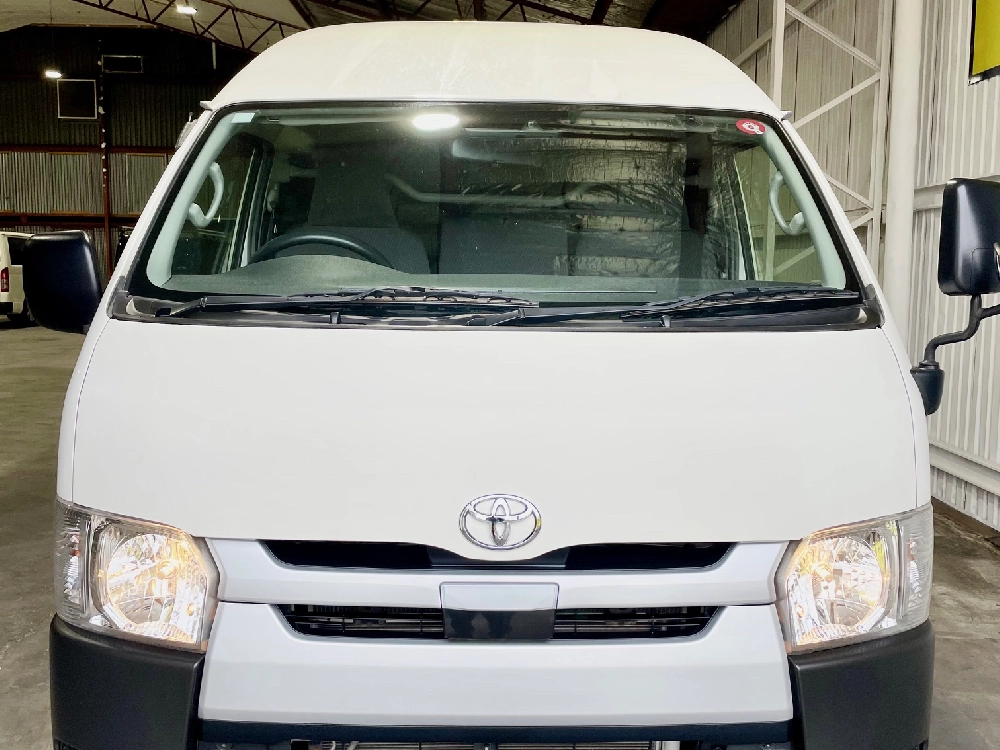 2018 Toyota Hiace 2.8L Diesel HIGHROOF ** 2 SLIDING DOORS **