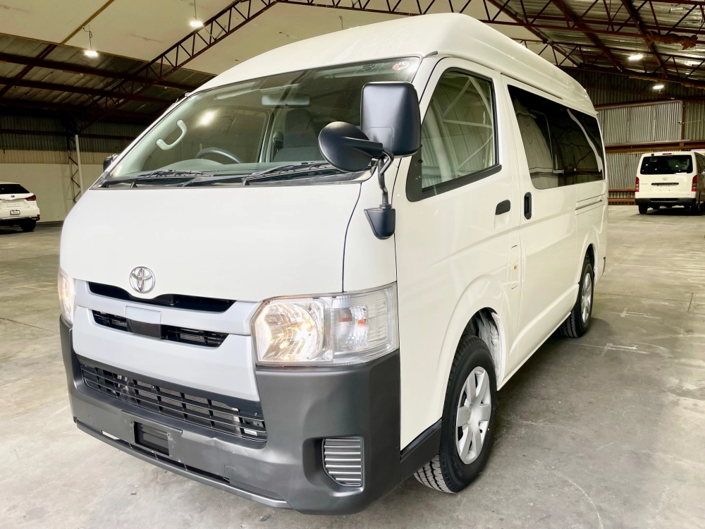 2018 Toyota Hiace 2.8L Diesel HIGHROOF ** 2 SLIDING DOORS **