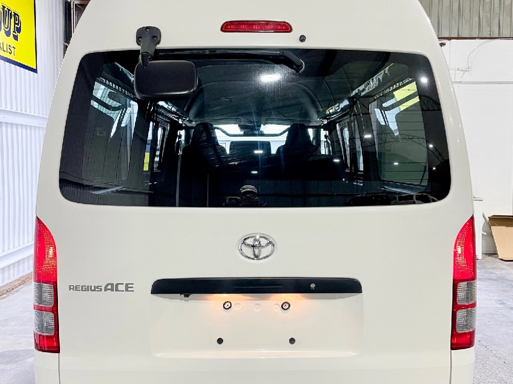 2018 Toyota Hiace 2.8L Diesel HIGHROOF ** 2 SLIDING DOORS **