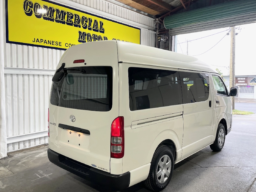 2018 Toyota Hiace 2.8L Diesel HIGHROOF ** 2 SLIDING DOORS **