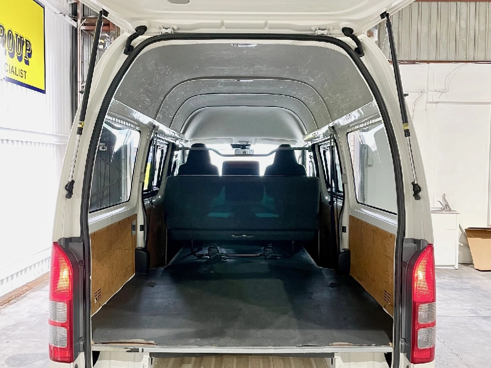 2018 Toyota Hiace 2.8L Diesel HIGHROOF ** 2 SLIDING DOORS **