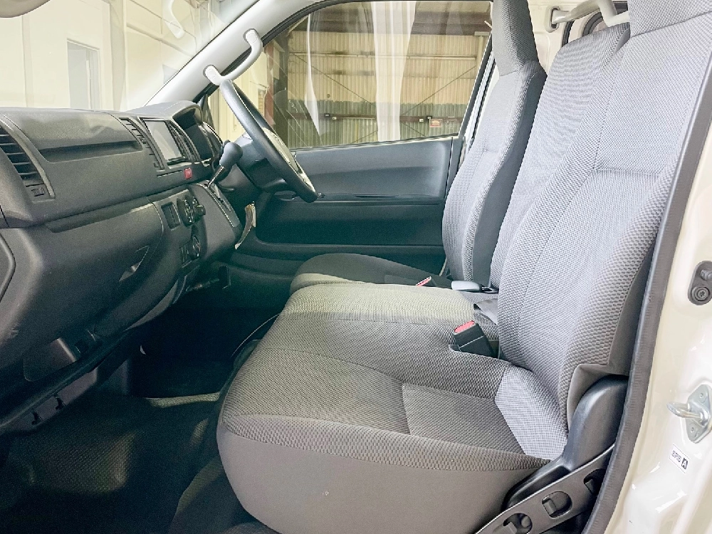 2018 Toyota Hiace 2.8L Diesel HIGHROOF ** 2 SLIDING DOORS **