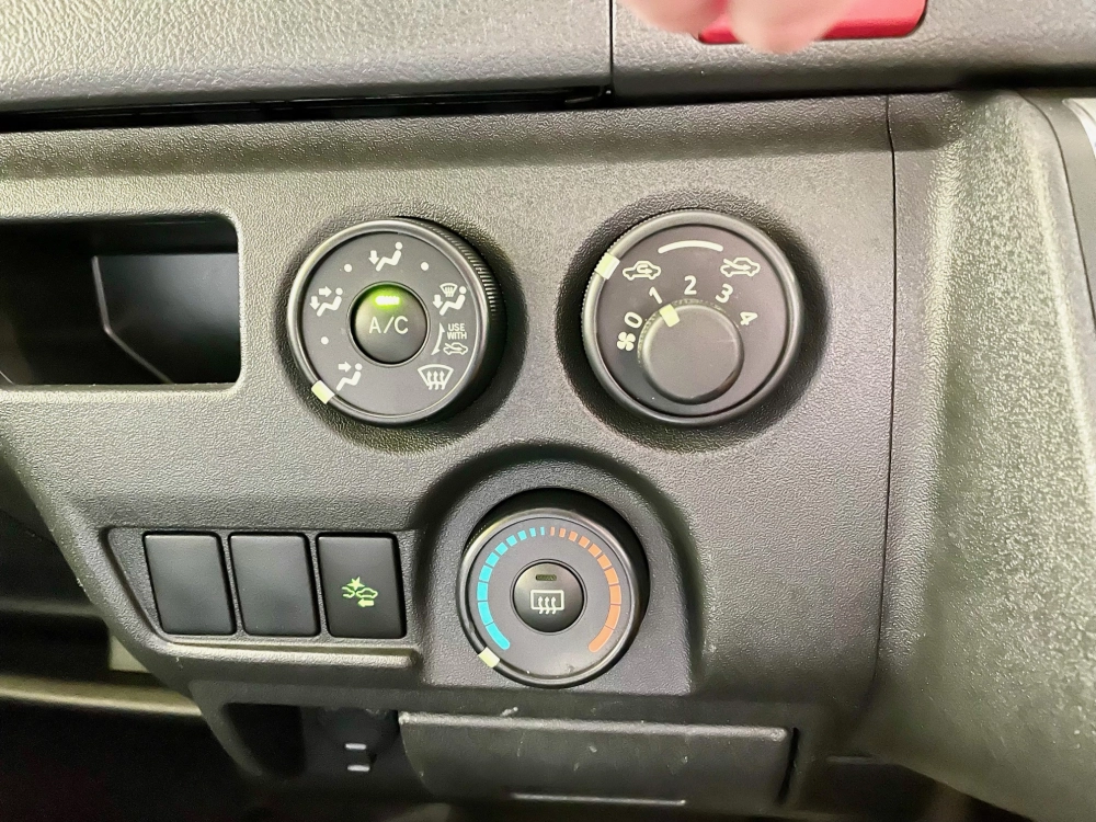 2018 Toyota Hiace 2.8L Diesel HIGHROOF ** 2 SLIDING DOORS **