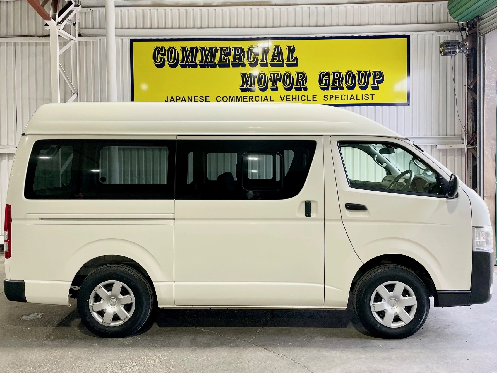 2018 Toyota Hiace 2.8L Diesel HIGHROOF ** 2 SLIDING DOORS **