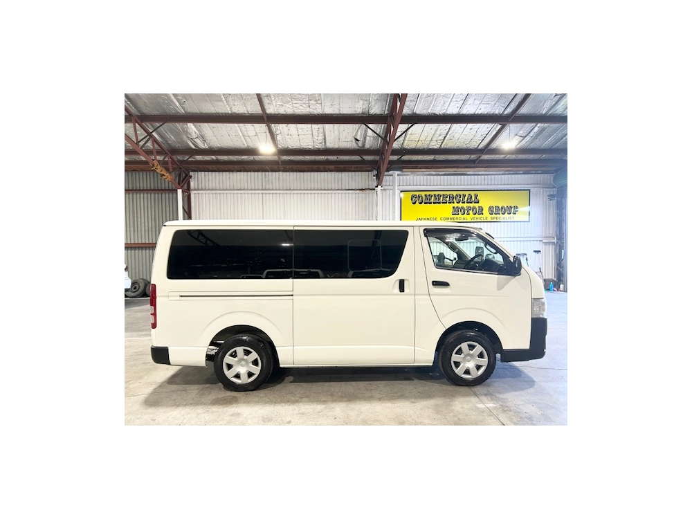 2015 Toyota Hiace 6 Seater LOW 90km_ $500 DISCOUNTED FOR FUEL (1 WEEK ONLY)