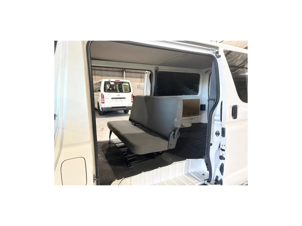 2015 Toyota Hiace 6 Seater LOW 90km_ $500 DISCOUNTED FOR FUEL (1 WEEK ONLY)