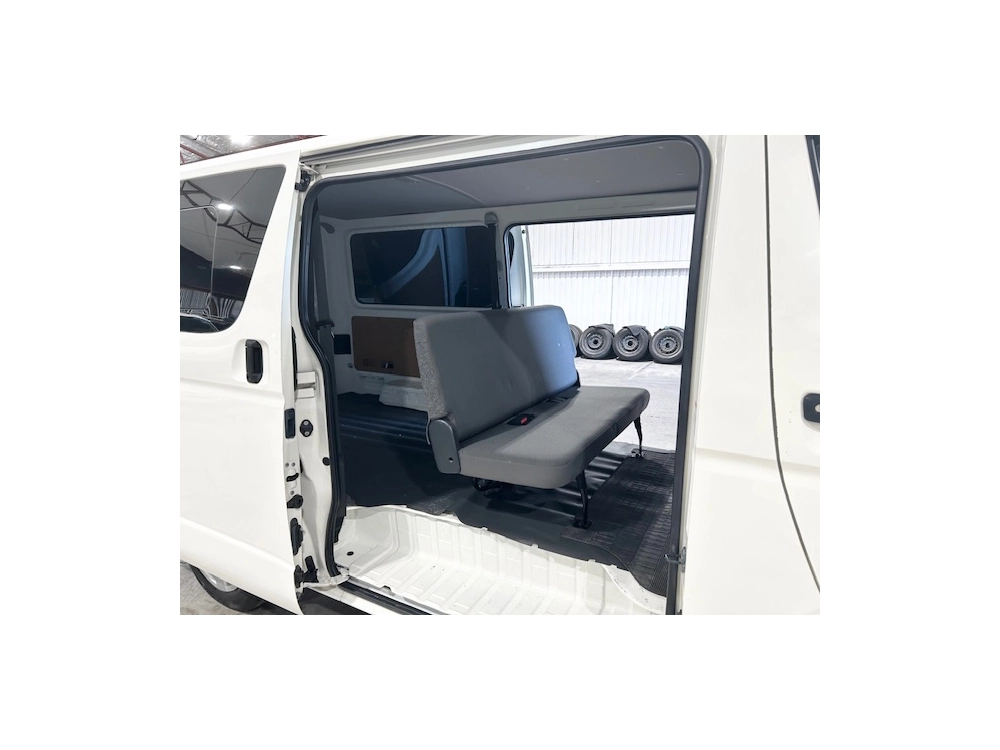 2015 Toyota Hiace 6 Seater LOW 90km_ $500 DISCOUNTED FOR FUEL (1 WEEK ONLY)