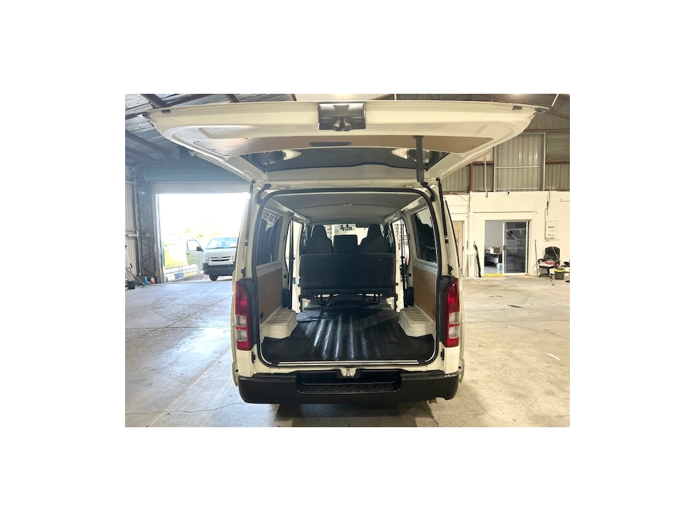 2015 Toyota Hiace 6 Seater LOW 90km_ $500 DISCOUNTED FOR FUEL (1 WEEK ONLY)