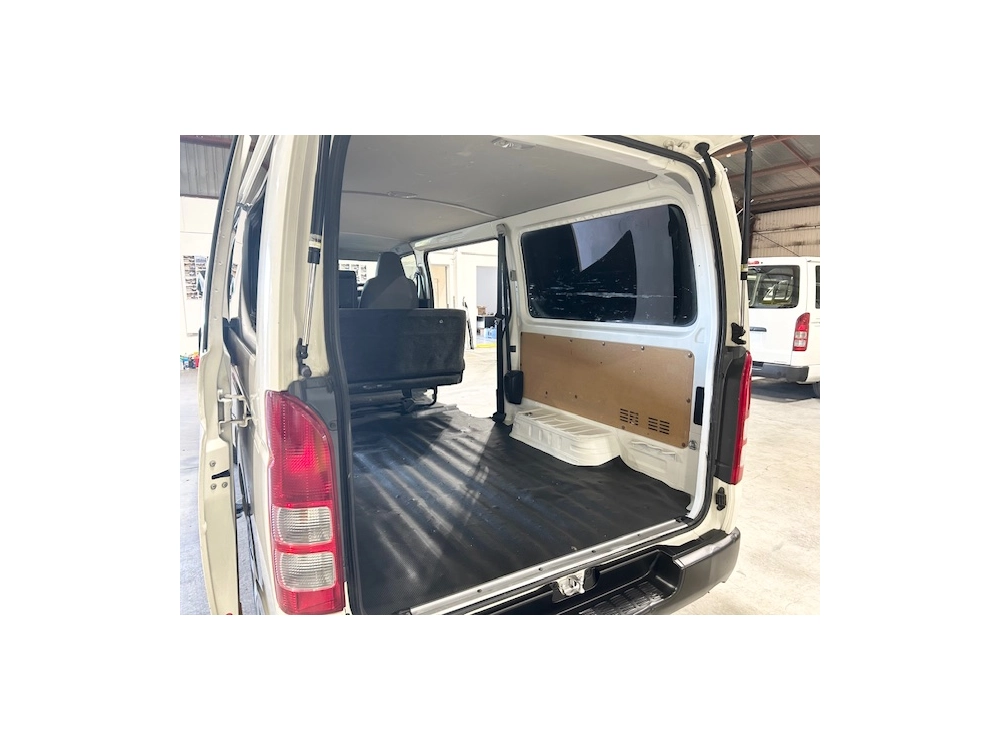 2015 Toyota Hiace 6 Seater LOW 90km_ $500 DISCOUNTED FOR FUEL (1 WEEK ONLY)