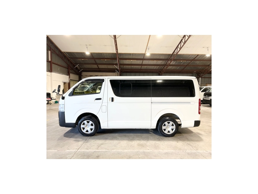 2015 Toyota Hiace 6 Seater LOW 90km_ $500 DISCOUNTED FOR FUEL (1 WEEK ONLY)