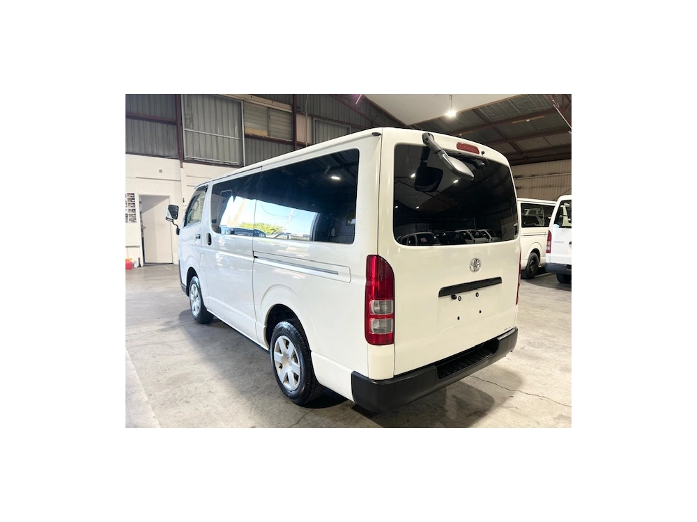 2015 Toyota Hiace 6 Seater LOW 90km_ $500 DISCOUNTED FOR FUEL (1 WEEK ONLY)