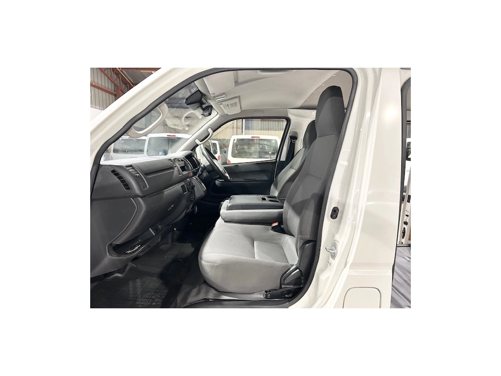 2019 Toyota Hiace = FULL TIME 4WD _ SUPER LOW 92kms =