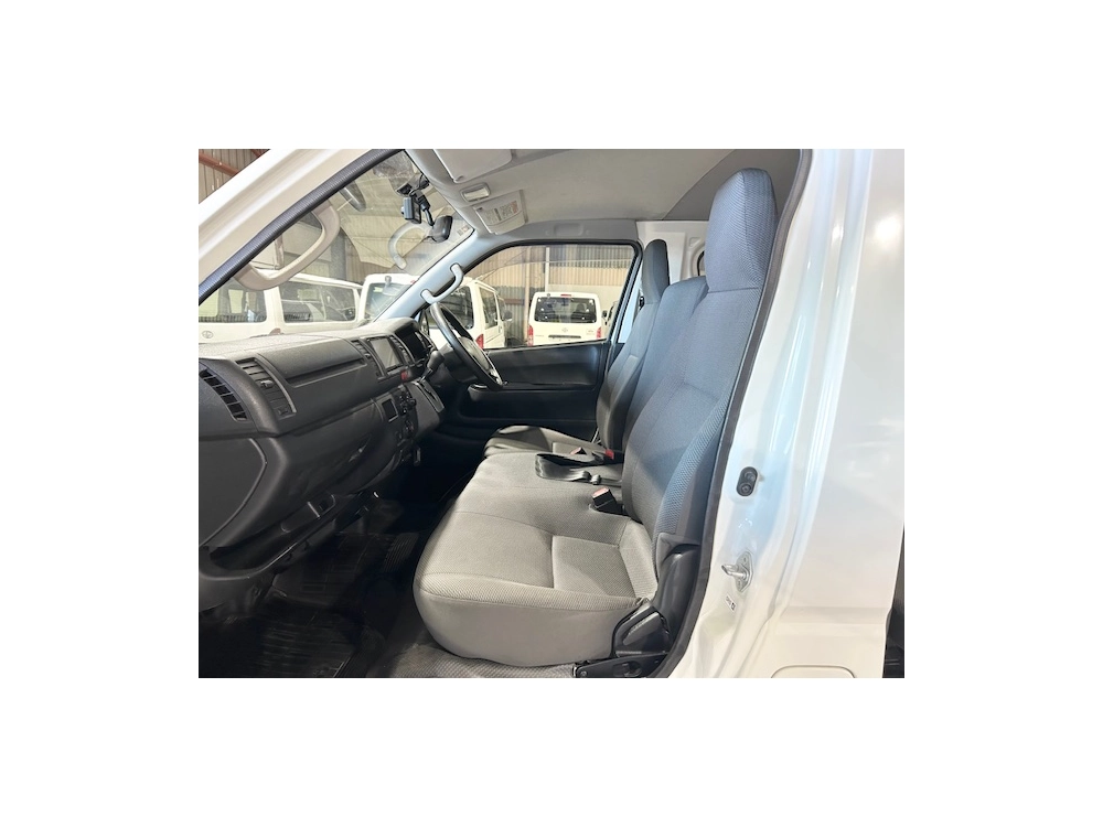 2019 Toyota Hiace Full Time 4WD / 9 Seater (Removable) *NEW YEAR SALE*