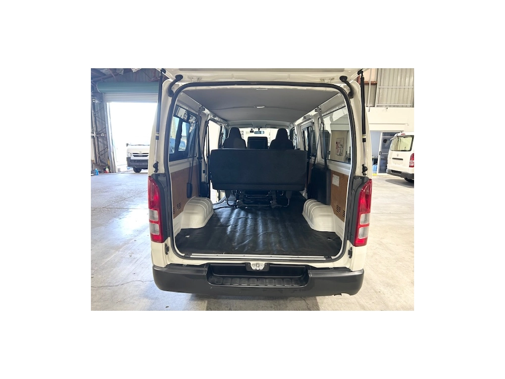 2019 Toyota Hiace Full Time 4WD / 9 Seater (Removable) *NEW YEAR SALE*