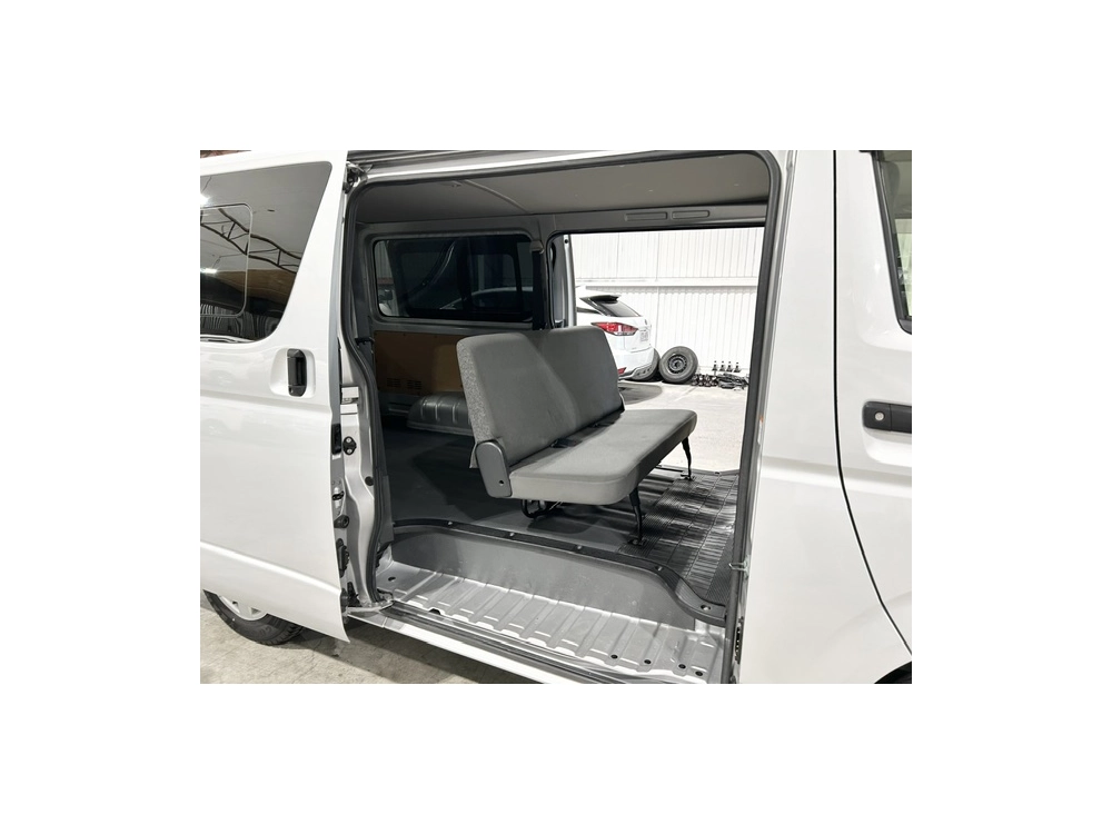 2020 Toyota Hiace =4X4= FACELIFT MODEL _ 6 SEATER $1000 DISCOUNTED for Fuel 
