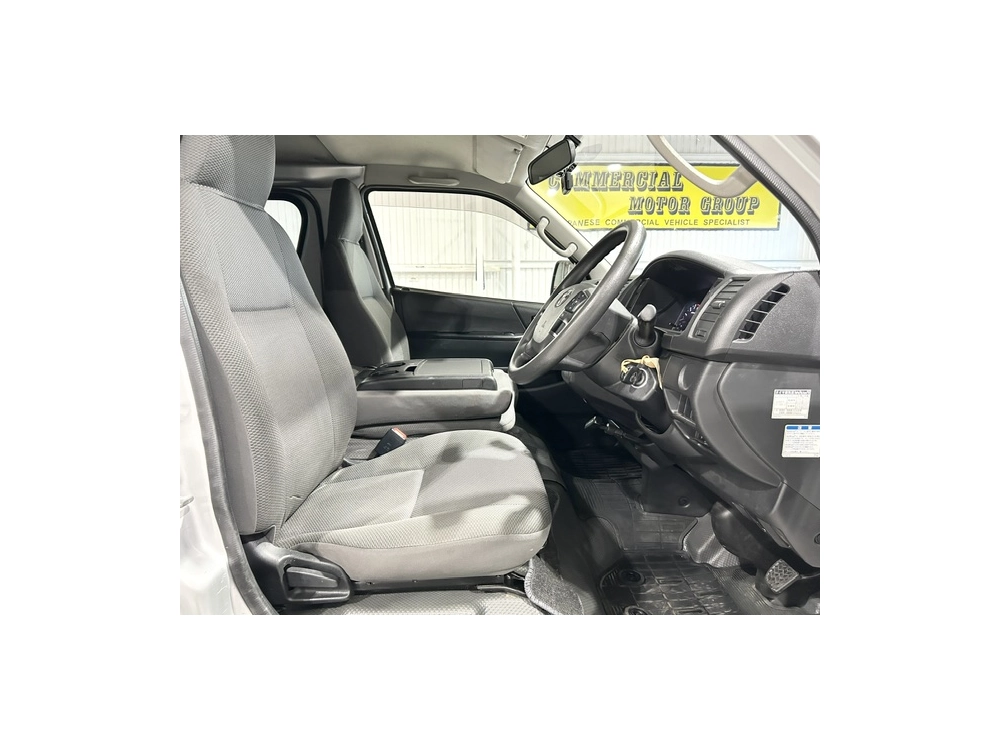 2020 Toyota Hiace =4X4= FACELIFT MODEL _ 6 SEATER $1000 DISCOUNTED for Fuel 