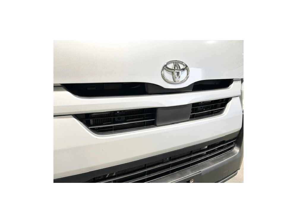 2020 Toyota Hiace =4X4= FACELIFT MODEL _ 6 SEATER $1000 DISCOUNTED for Fuel 