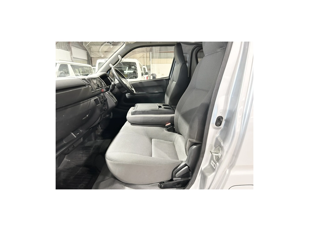 2020 Toyota Hiace =4X4= FACELIFT MODEL _ 6 SEATER $1000 DISCOUNTED for Fuel 