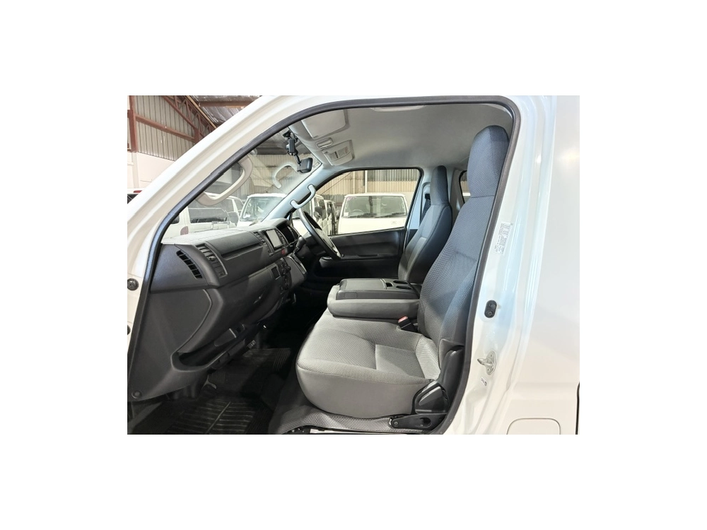 2019 Toyota Hiace =4X4= REAR AIRCON / 6 or 9 Seaters