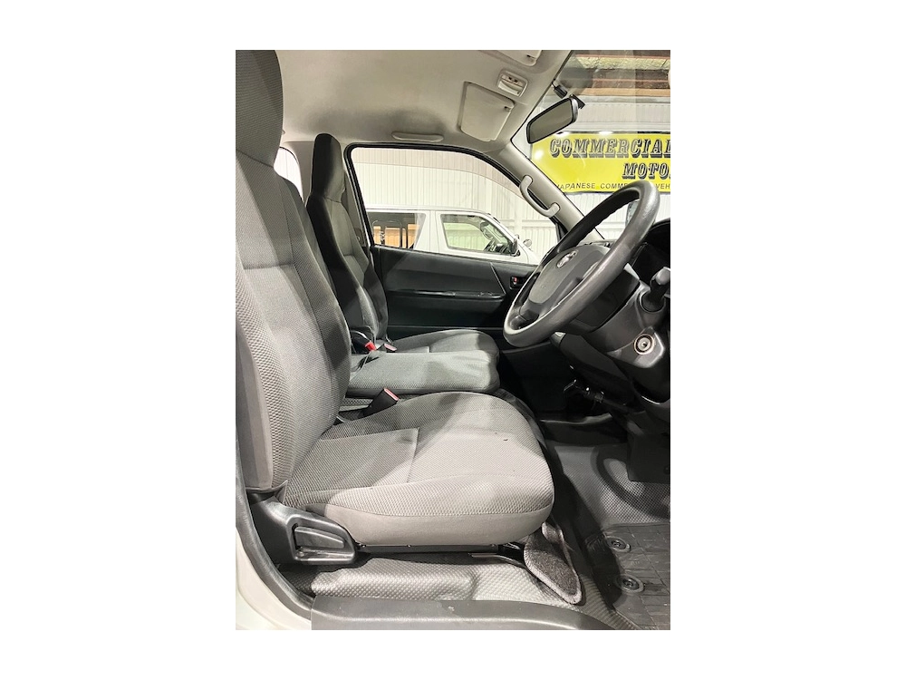 2017 Toyota Hiace DIESEL TURBO 3L 