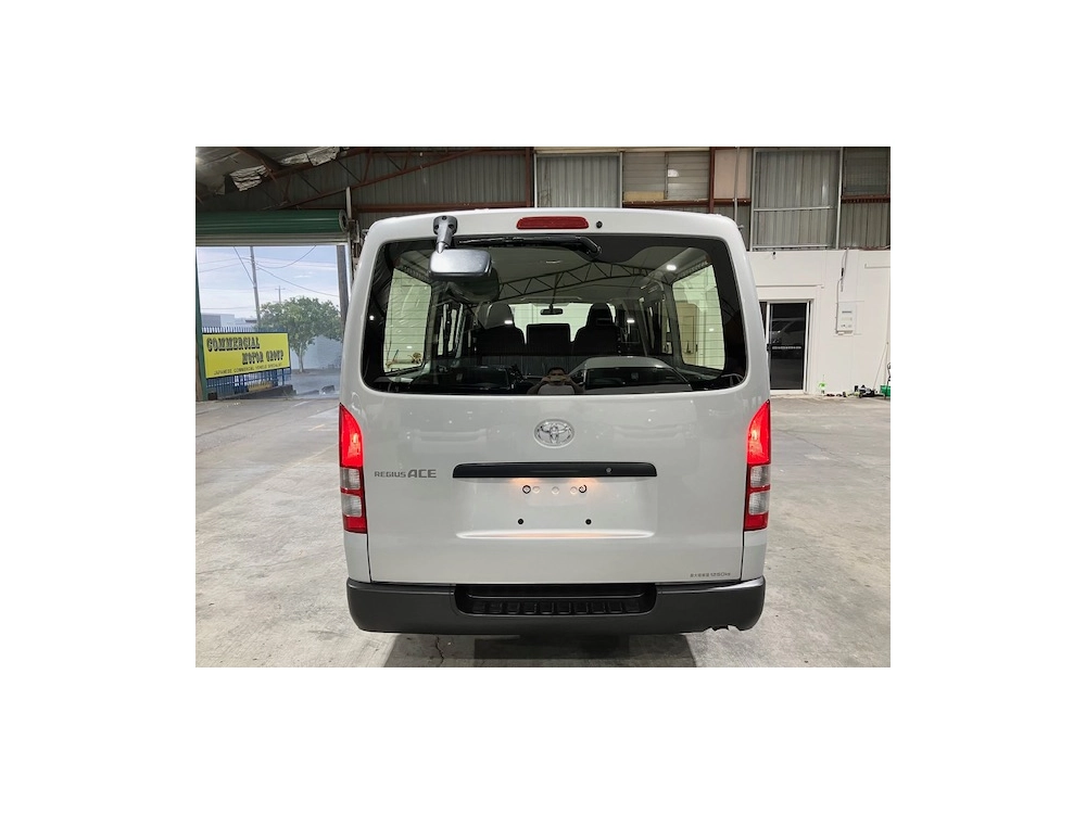 2017 Toyota Hiace DIESEL TURBO 3L 