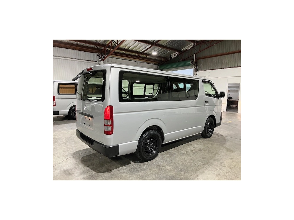 2017 Toyota Hiace DIESEL TURBO 3L 