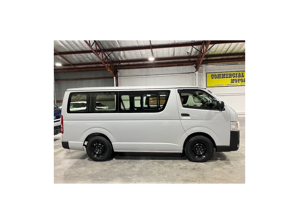 2017 Toyota Hiace DIESEL TURBO 3L 