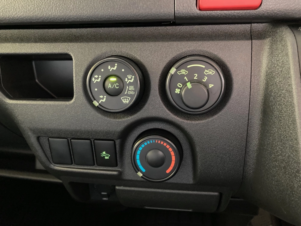2018 Toyota Hiace 2.8L DIESEL TURBO *** BIG SALE *** WAS $34,995 _ NOW $31,595