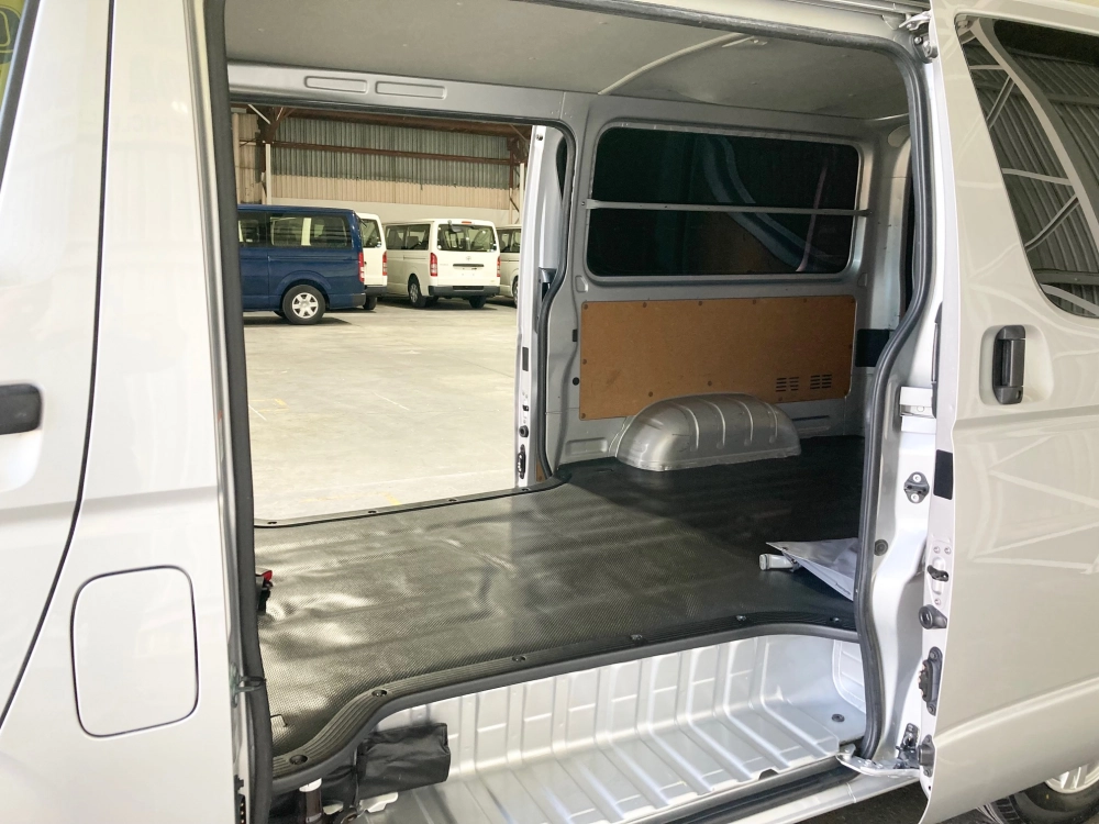 2018 Toyota Hiace 2.8L DIESEL TURBO *** BIG SALE *** WAS $34,995 _ NOW $31,595