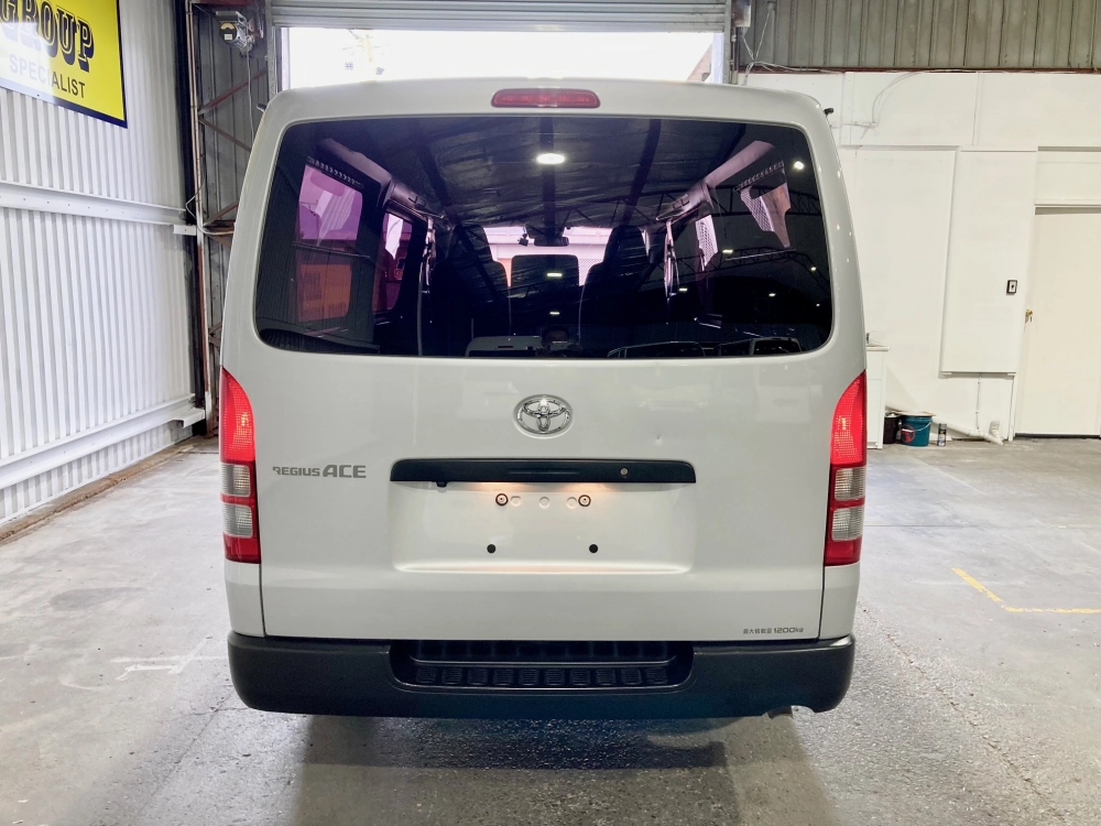 2018 Toyota Hiace 2.8L DIESEL TURBO *** BIG SALE *** WAS $34,995 _ NOW $31,595
