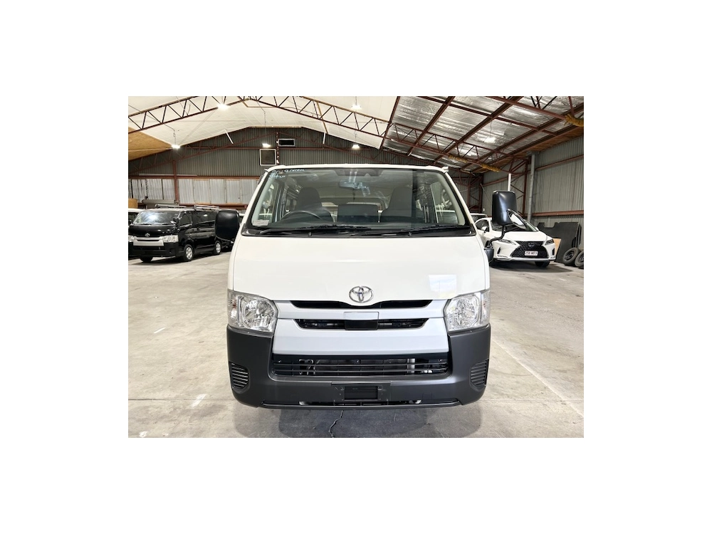 2018 Toyota Hiace =4wd= 6 Seaters