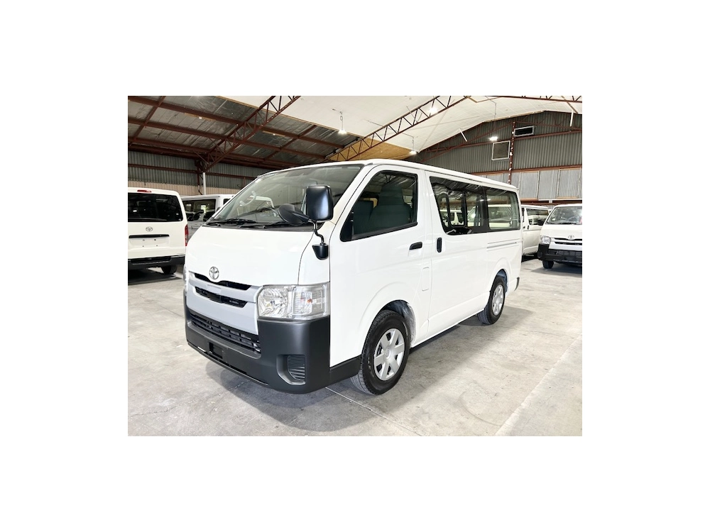 2018 Toyota Hiace =4wd= 6 Seaters