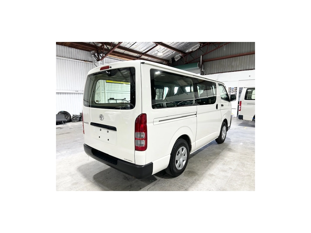 2018 Toyota Hiace =4wd= 6 Seaters