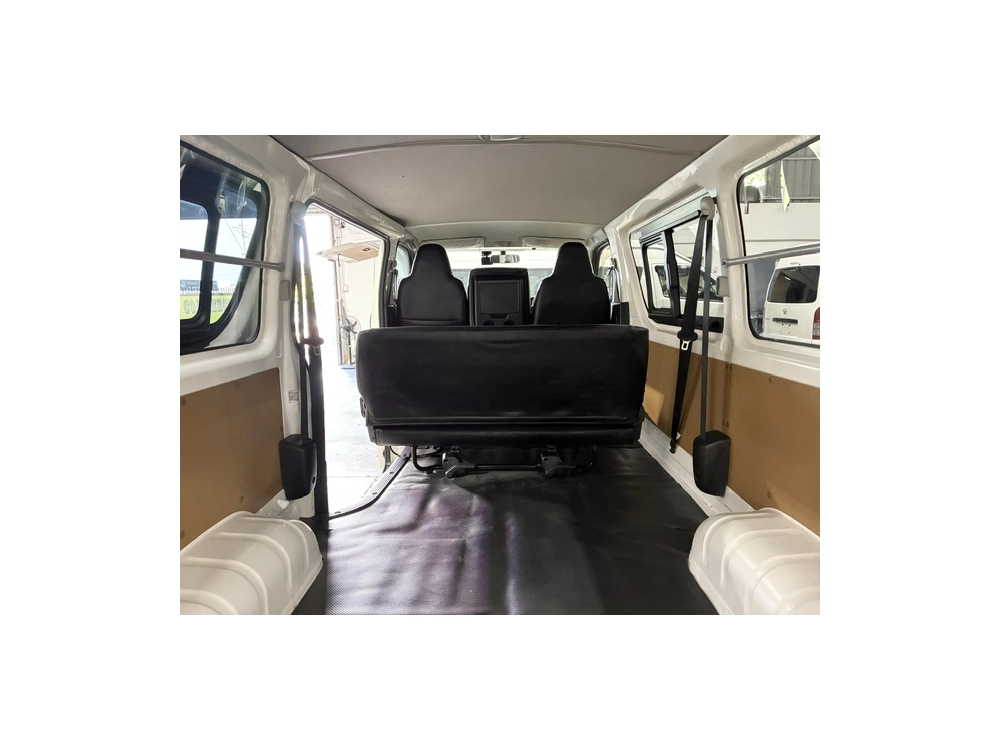 2017 Toyota Hiace =2WD= 6 SEATER / 3L DIESEL