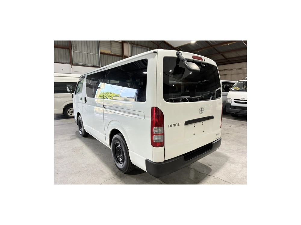 2017 Toyota Hiace =2WD= 6 SEATER / 3L DIESEL