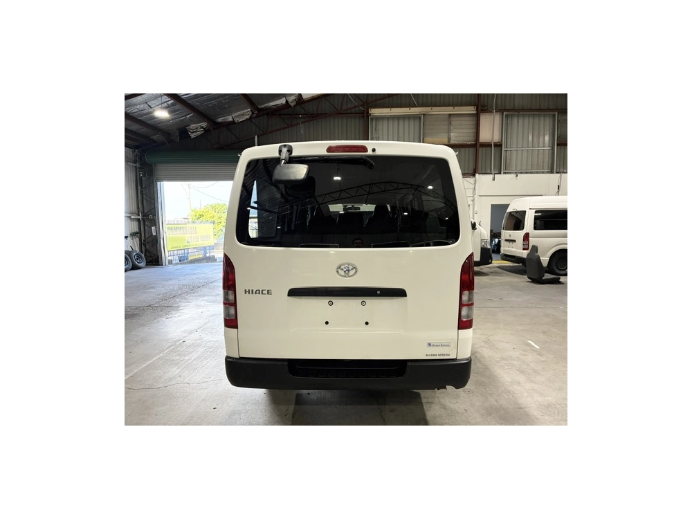 2017 Toyota Hiace =2WD= 6 SEATER / 3L DIESEL