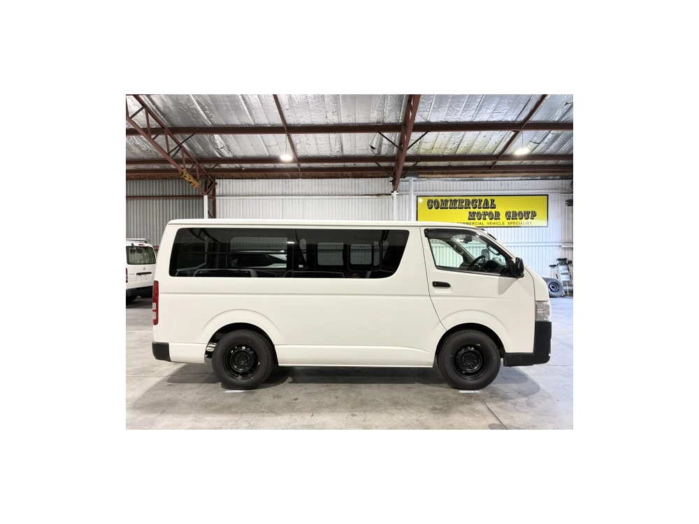 2017 Toyota Hiace =2WD= 6 SEATER / 3L DIESEL