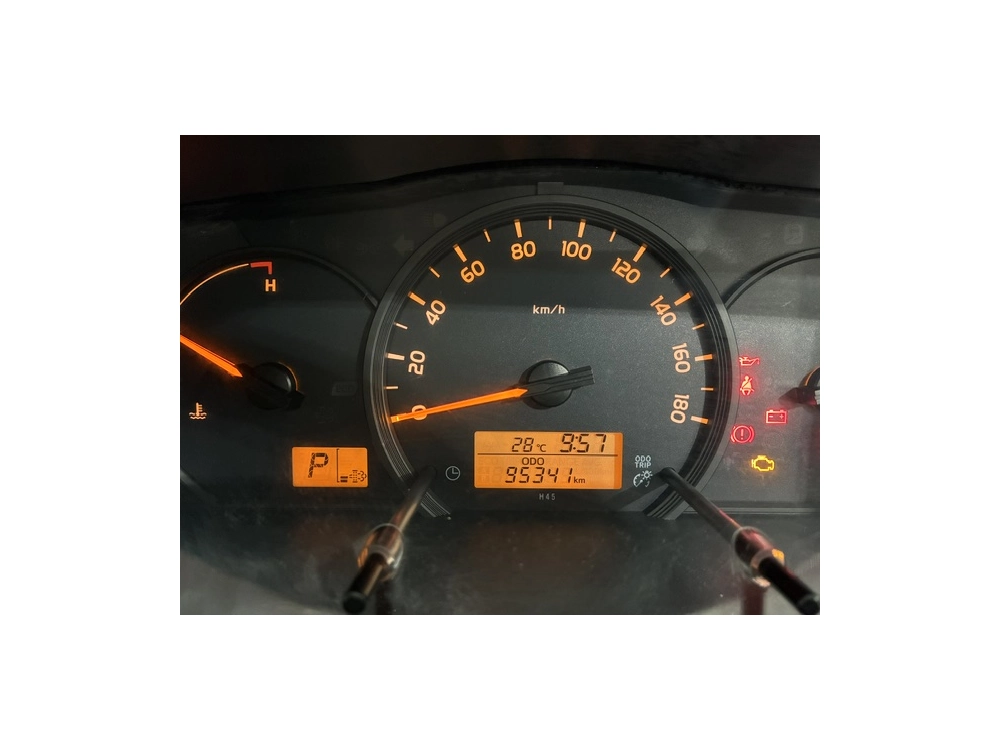 2017 Toyota Hiace =2WD= 6 SEATER / 3L DIESEL
