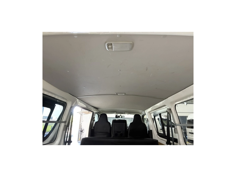 2017 Toyota Hiace =2WD= 6 SEATER / 3L DIESEL